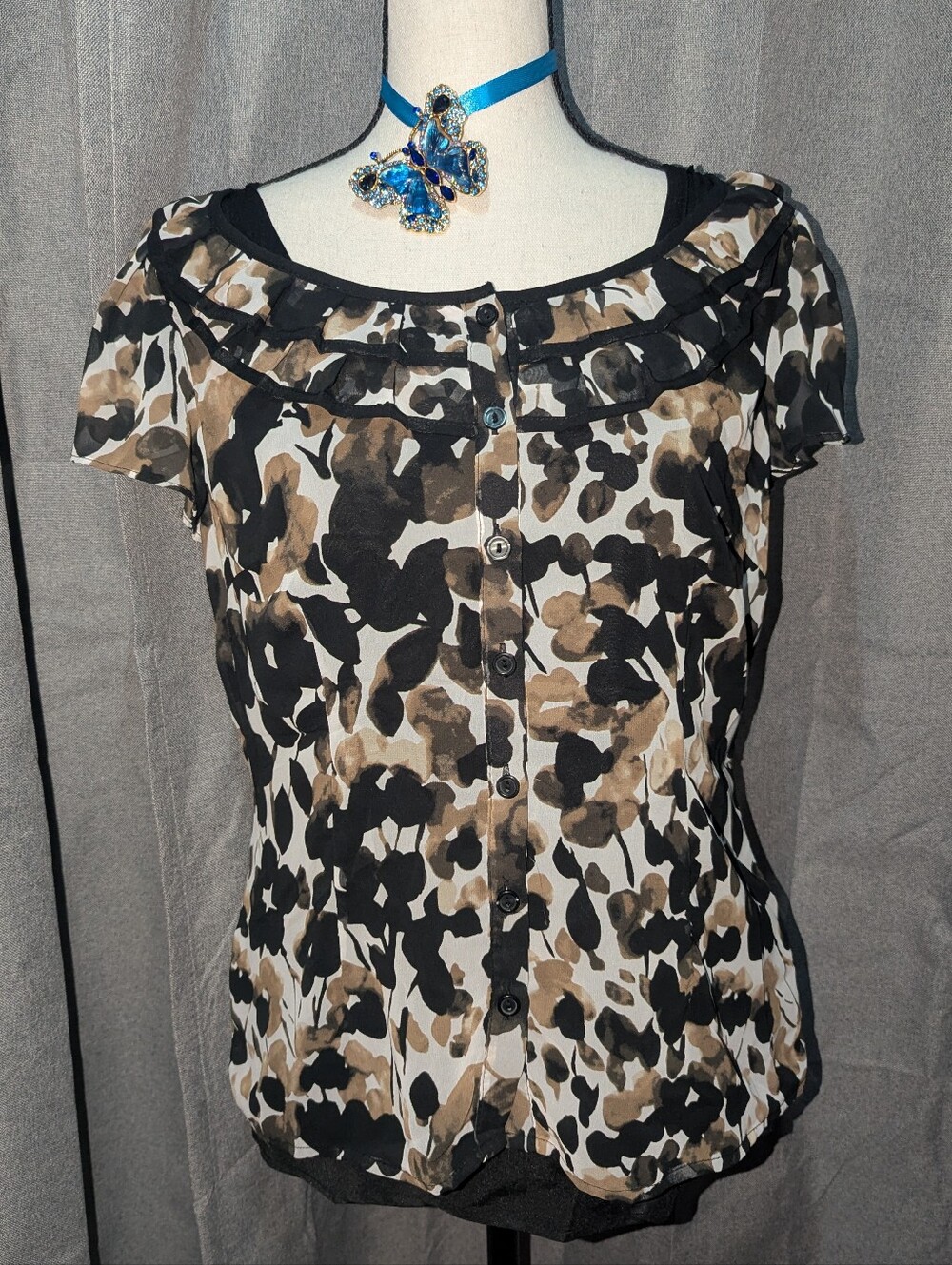 EAST5th Two Layer Sheer Button Down w/Ruffle Cap Sleeves Small
